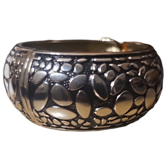 Vintage Clamp Bracelet - Picture 2 of 4